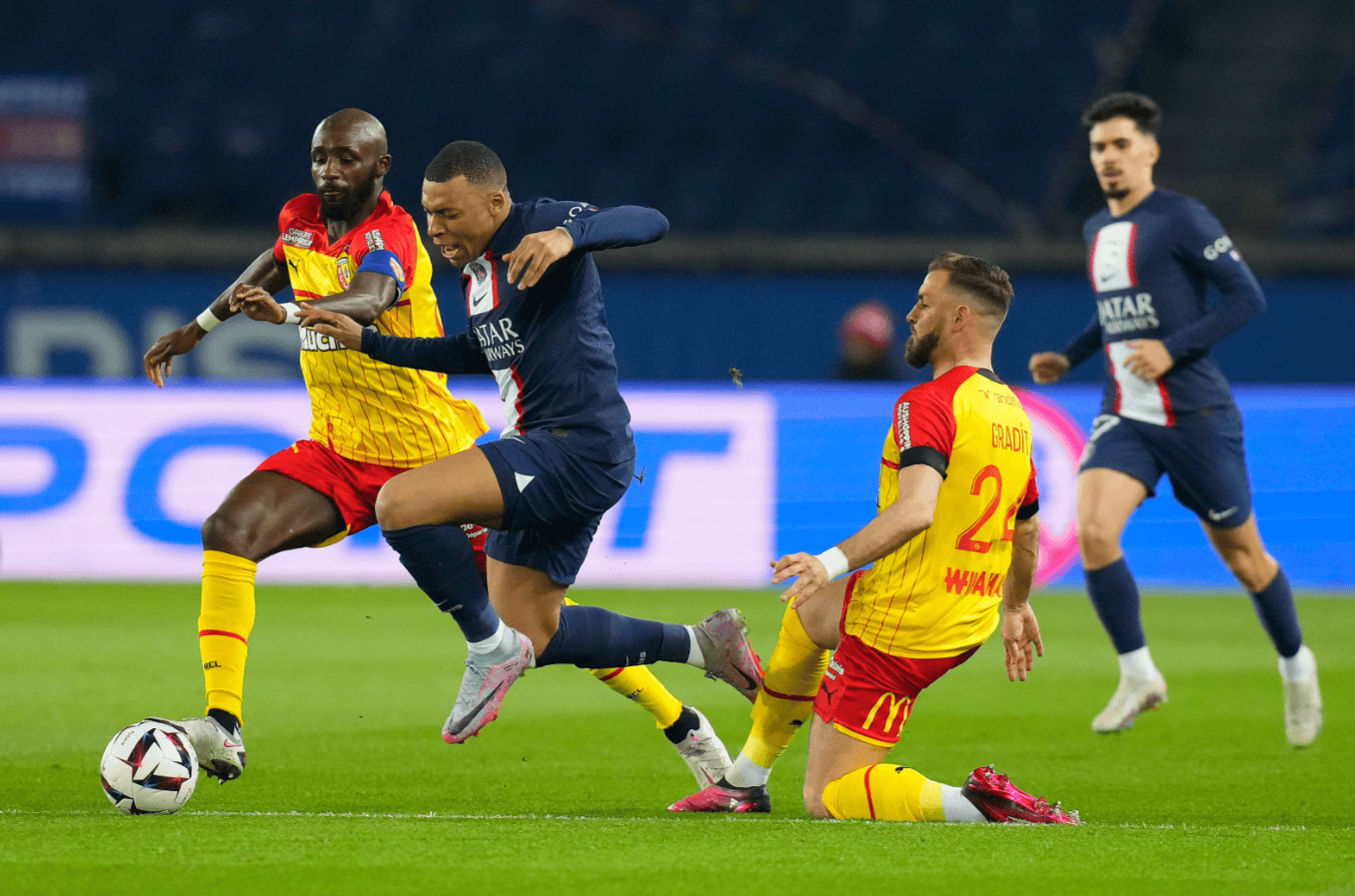 兰博玩包含瓦伦西亚围绕西甲主帅复盘窗口期波尔图战术微调——法甲节点到来，这一次真的国际比赛日波士顿凯尔特人备战CBA季后赛的词条